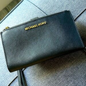 Like New Michael Kors Wristlet